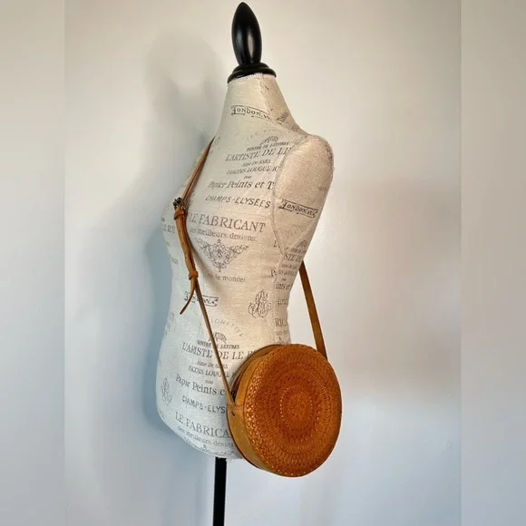 R.P.S Small Leather Circle Round Crossbody Purse - Picture 15 of 15